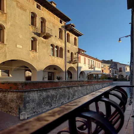 25 Lazzaro Bonamigo Holiday home *